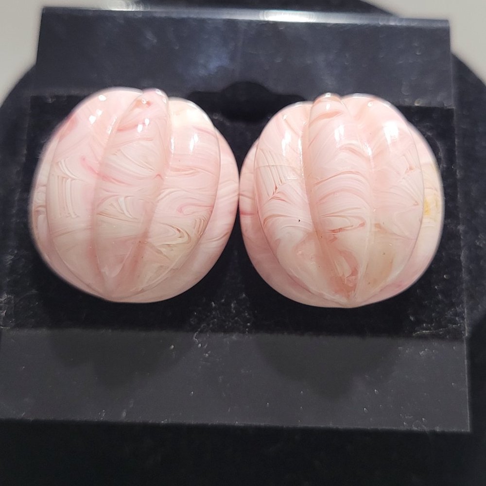 Vintage Estate Swirl Ribbed Lucite Clip on Earrings Pink White